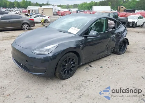 2024 Tesla Model Y z USA, uszkodzony, nr VIN 7SAYGDED6RF098275